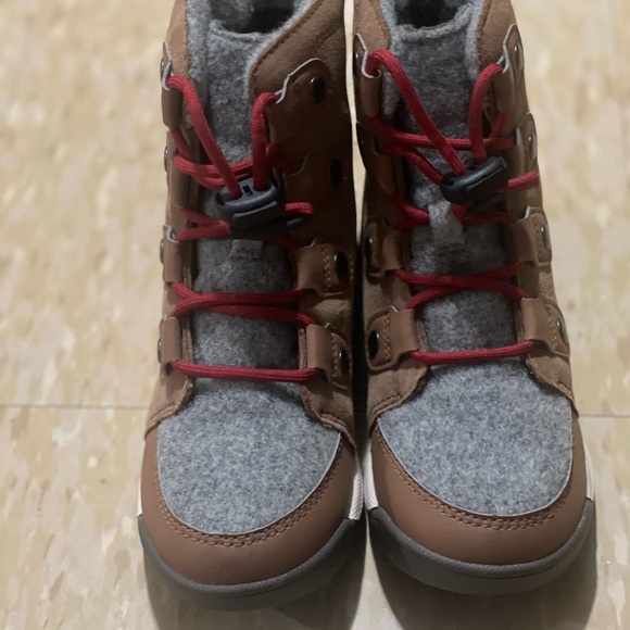 Children’s size 1 Sorel winter boots - Picture 7 of 7